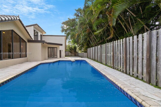 Building Photo - 8881 N Lake Dasha Dr