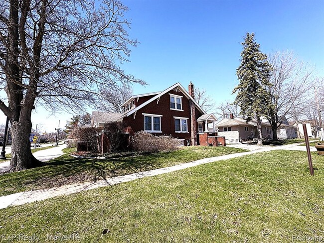 Building Photo - 504 Clinton Ave