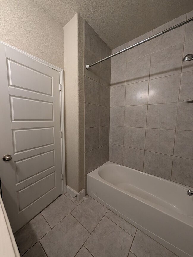 Building Photo - Less than 1 Mile to Gruene / Fridge Included/ Gas Cooking / Covered Patio / CISD