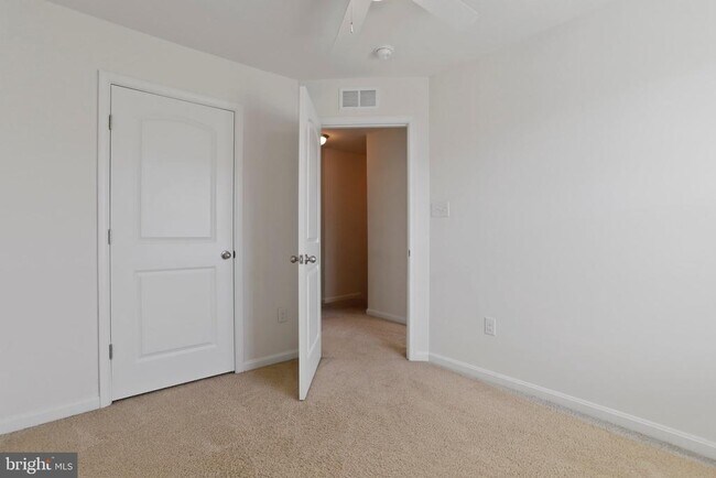 Building Photo - 22 Vespucci Ln
