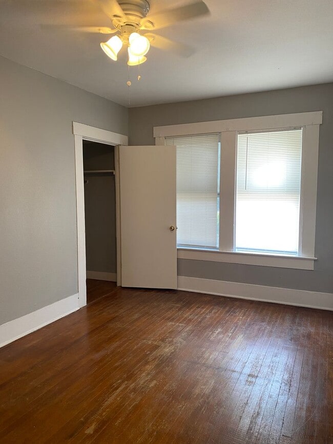 Building Photo - 215 Paschal St