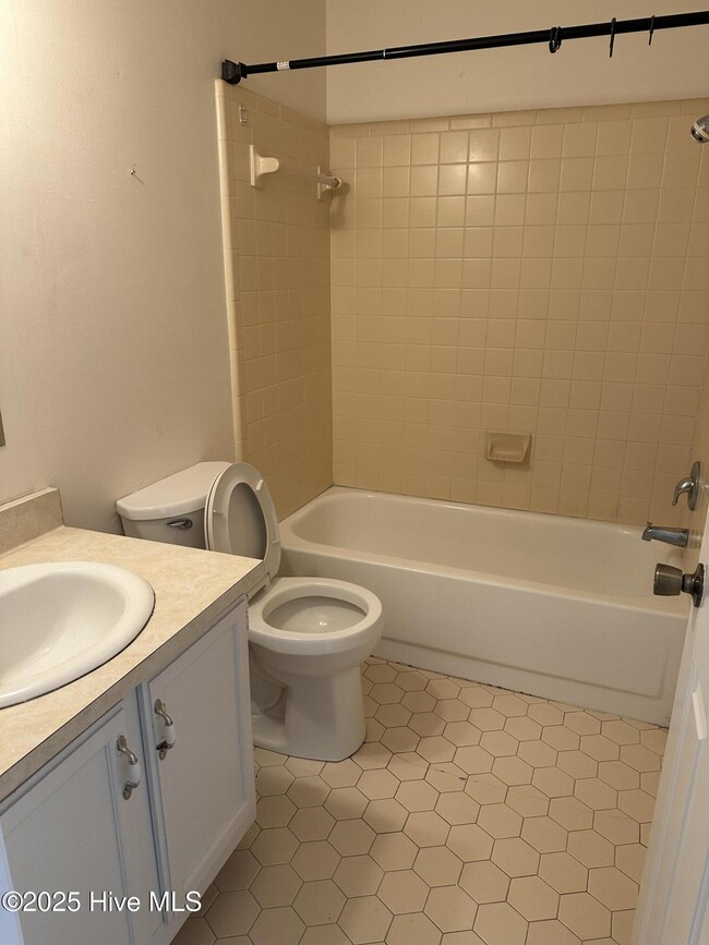 Building Photo - 3439 Regency Dr