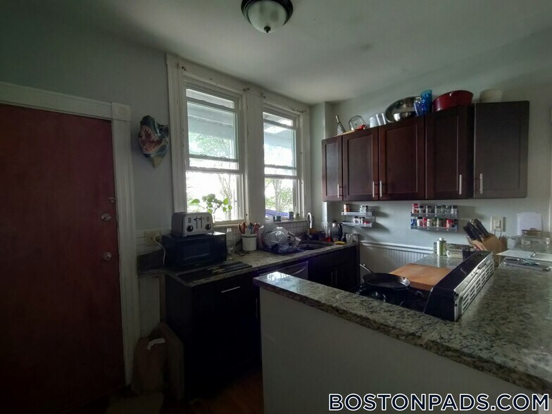 Building Photo - 119 Lexington St