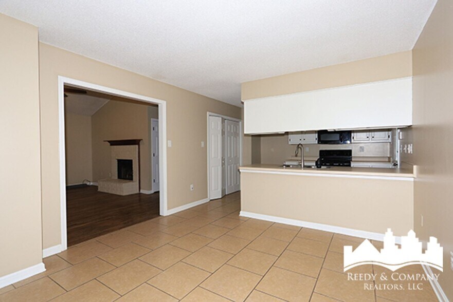 Building Photo - 6318 Magnolia Lakes Dr