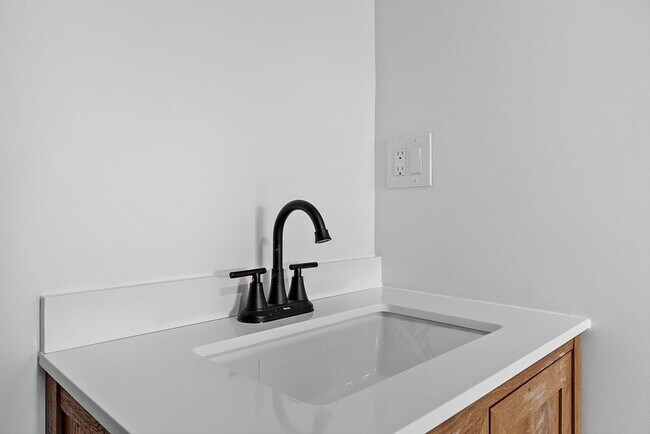 Building Photo - 382 West Main Street