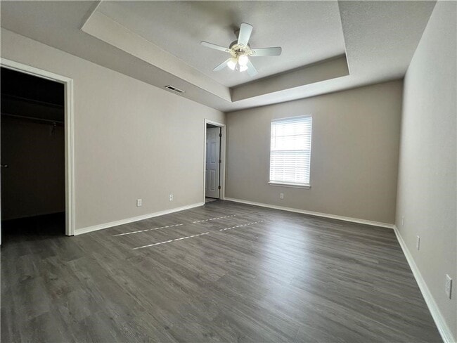 Building Photo - 650 Appleridge Dr