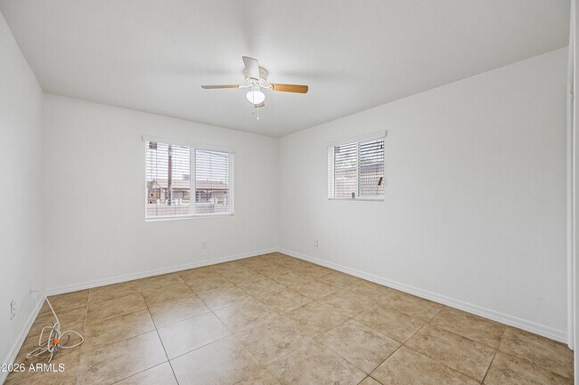 Building Photo - 4115 N 18th Dr