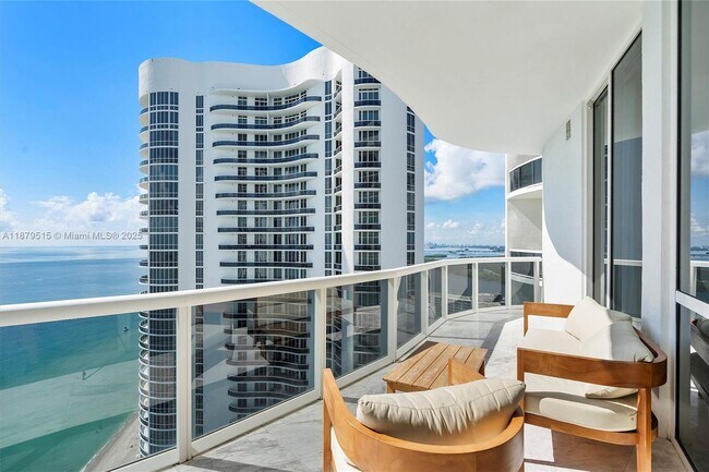 Building Photo - 16001 Collins Ave