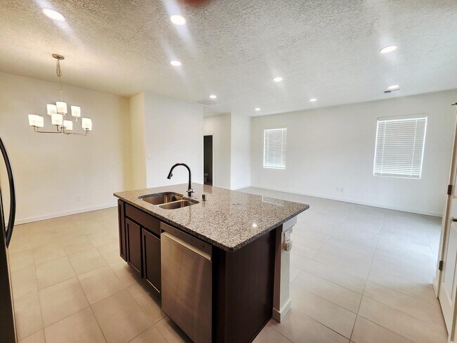 Building Photo - 4323 Cir Dr NE