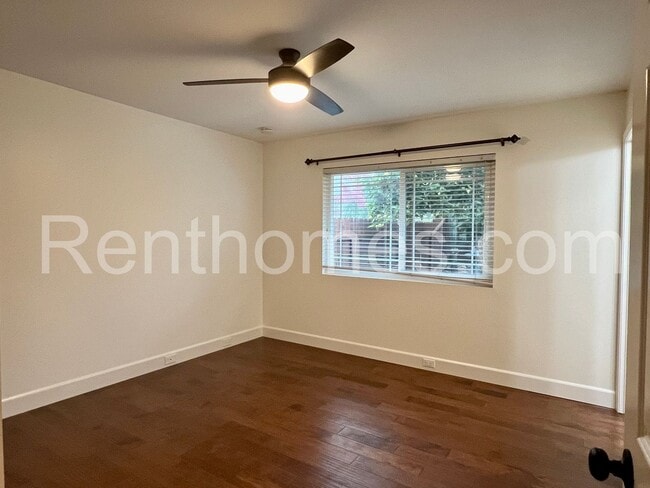 Building Photo - 4544 Jutland Dr
