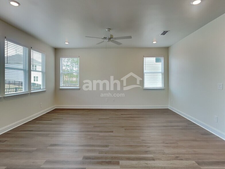 Building Photo - 3642 Creek View Cir