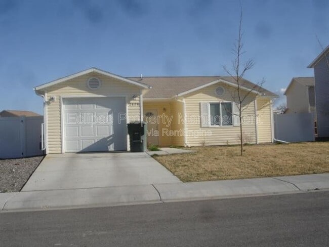 Primary Photo - 2828 S Forest Ln