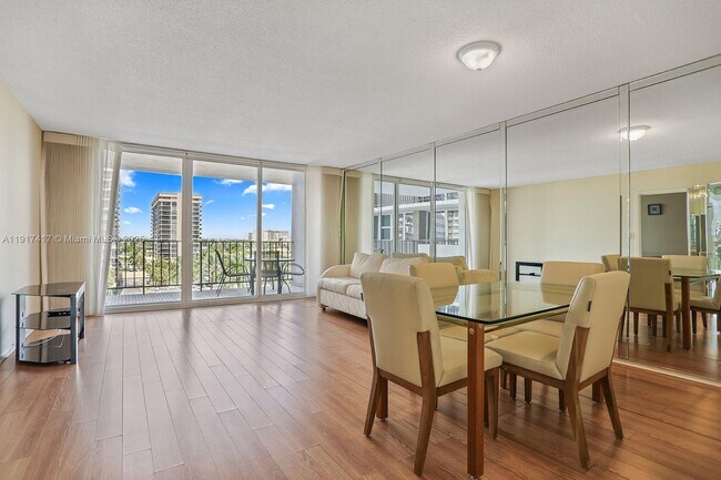 Building Photo - 2030 S Ocean Dr