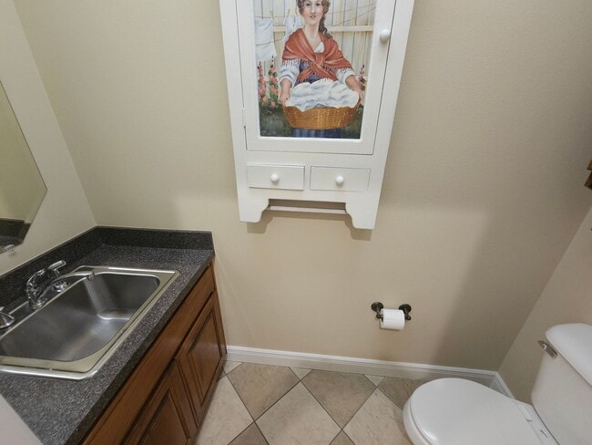 Building Photo - Beautiful Large Home in Johnson