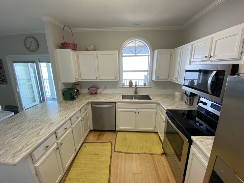 Building Photo - 70 Lake Barnett Dr