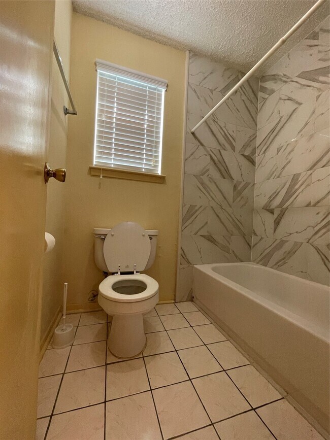 Building Photo - 6203 Gladewell Dr