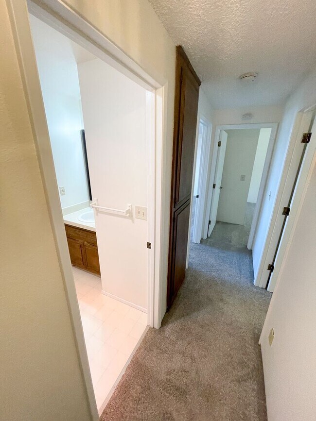 Building Photo - 3 Bedroom, 2 bath Spacious home in Moyina ...