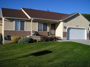 Building Photo - 2136 Theresa Cove