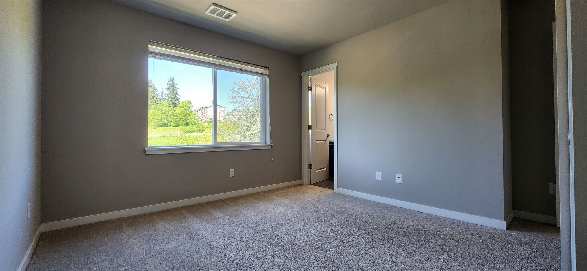 Building Photo - 16021 Manor Way