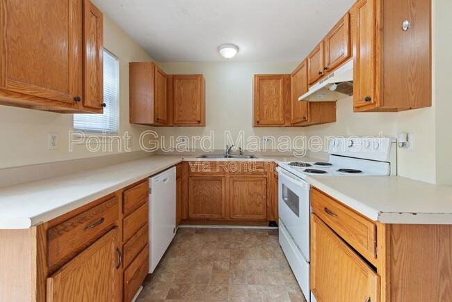 Building Photo - 955 Leroy St