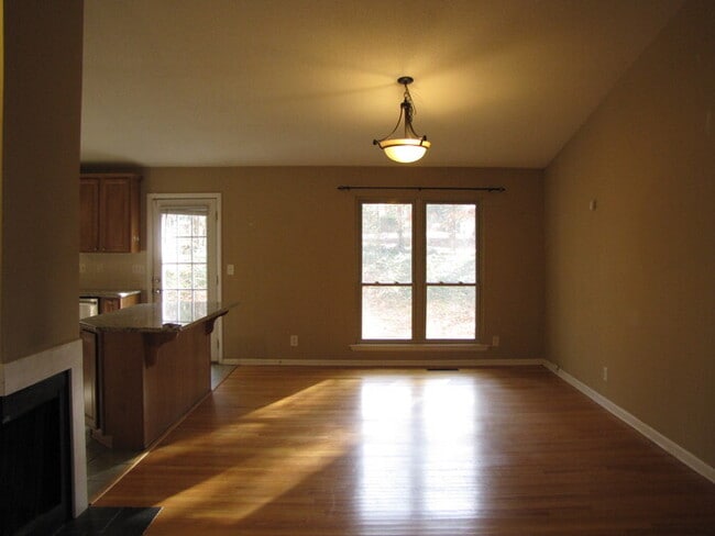 Building Photo - 2813 Dogwood Rd