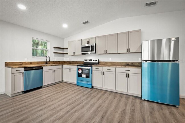 Building Photo - 1594 W 22nd St