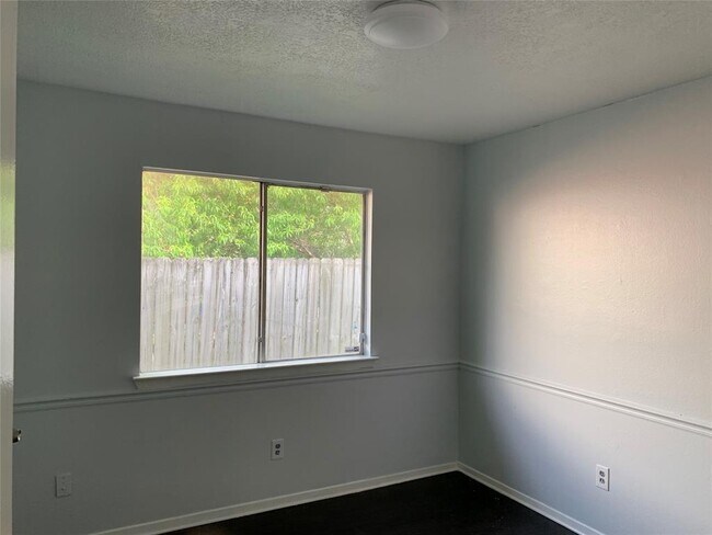 Building Photo - 6903 Harpers Dr
