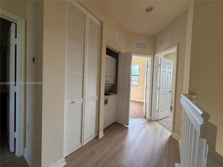 Building Photo - 544 SE 32nd Ave