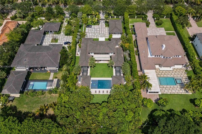 Building Photo - 9000 SW 63rd Ct