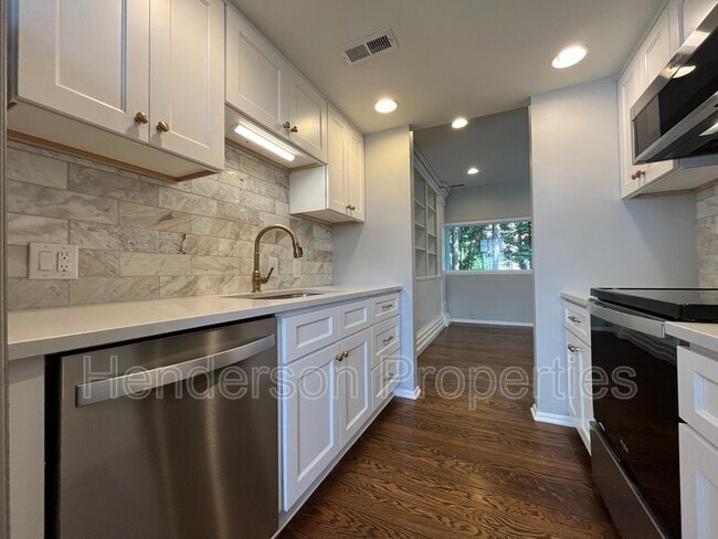 Building Photo - 501 Fenton Pl