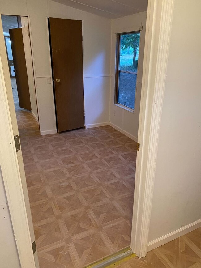 Building Photo - SECTION 8 VOUCHER HOLDERS APPLY NOW! 2 Bed...