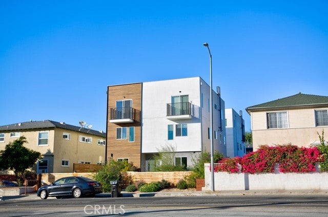 Building Photo - 11639 Burbank Blvd