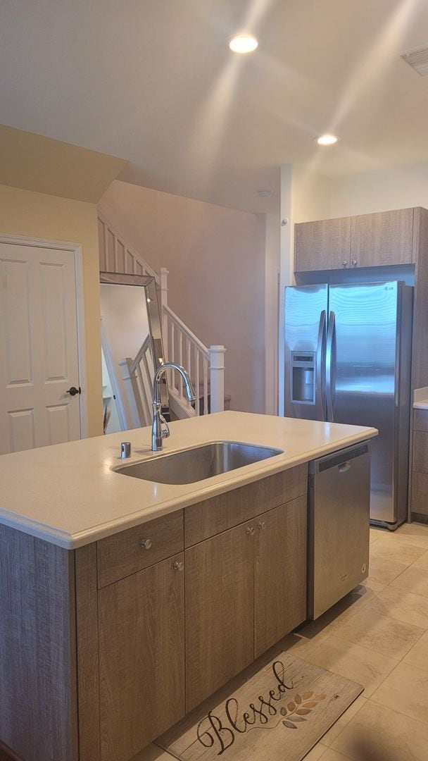 Building Photo - 1175-D