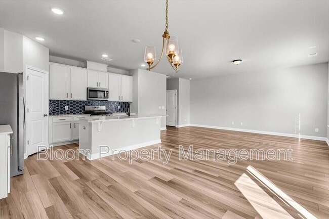 Building Photo - 247 Lucca Dr