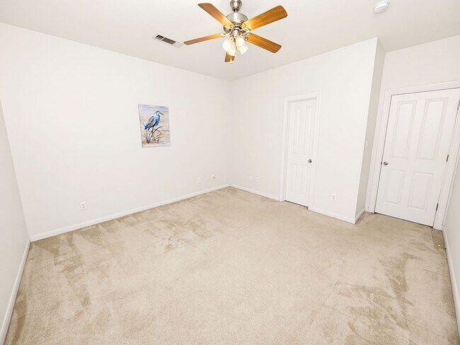 Building Photo - 2 bedroom Townhouse at Lake Beau Pre