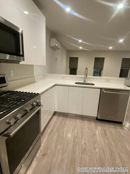 Building Photo - 145 Newbury Ave