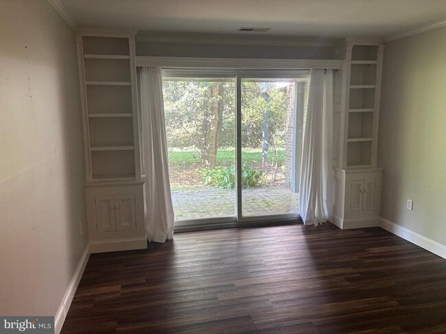 Building Photo - 24700 Deepwater Point Dr