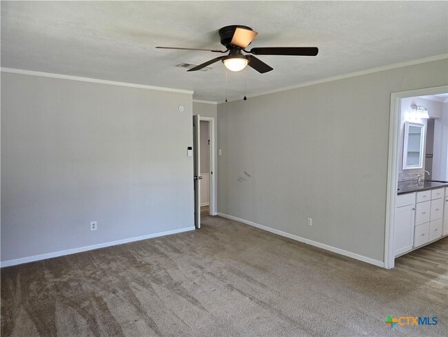 Building Photo - 205 E Cherokee Dr