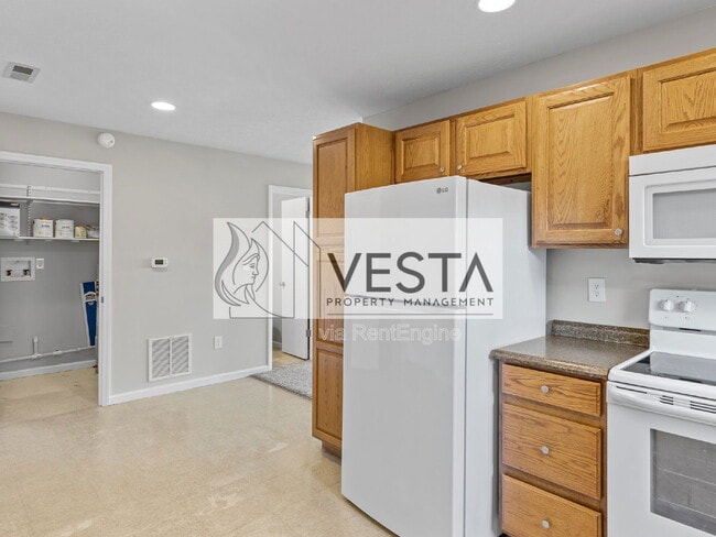 Building Photo - 588 Ray Hill Rd