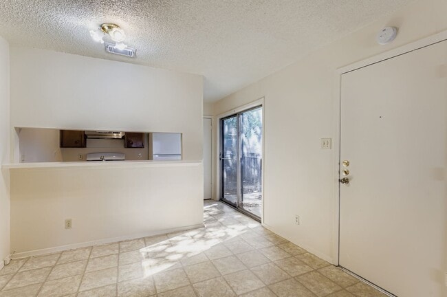 Building Photo - 1740 Rutland Dr