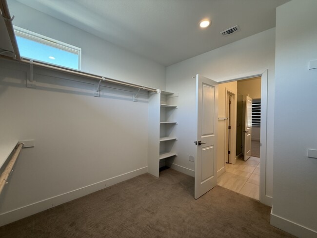 Building Photo - 64 E Frost Dr