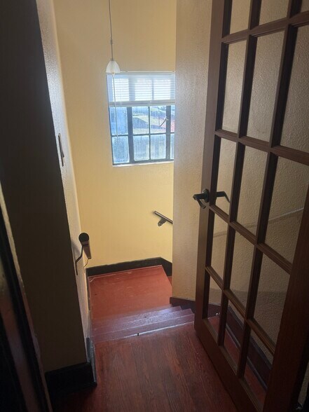 Building Photo - 101 S Gray Ave