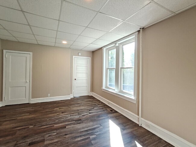 Building Photo - 401 Champion Ave