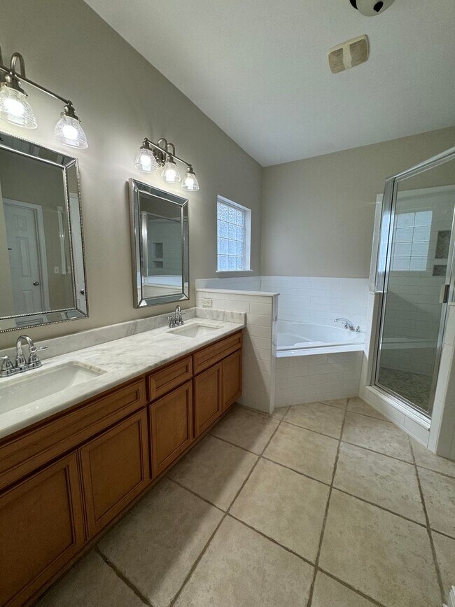 Building Photo - NE Tallahassee Home in Top School District