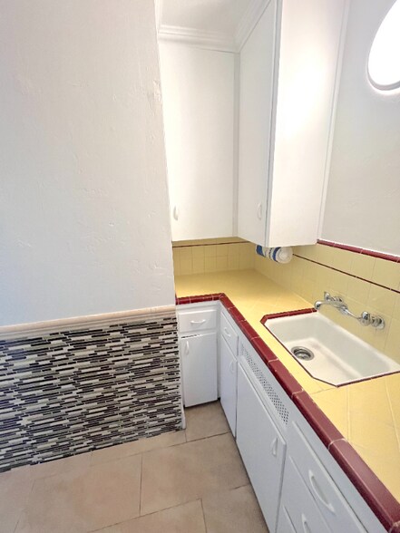 Building Photo - 212 N Coast Hwy