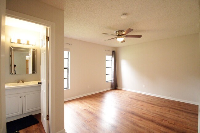 Building Photo - 1228 SW 75th Dr