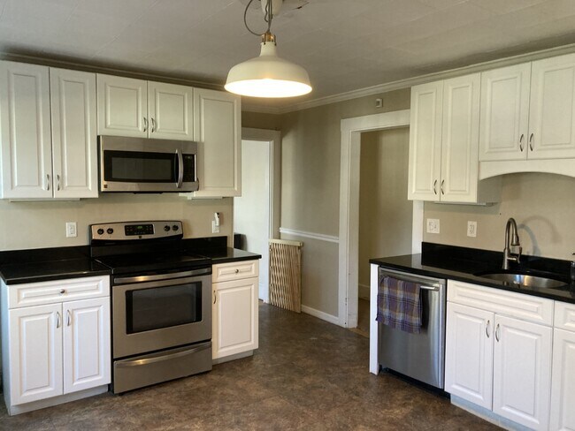 Kitchen - 77 Bedford St