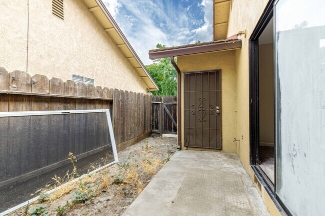 Building Photo - 3521 Akeby Dr