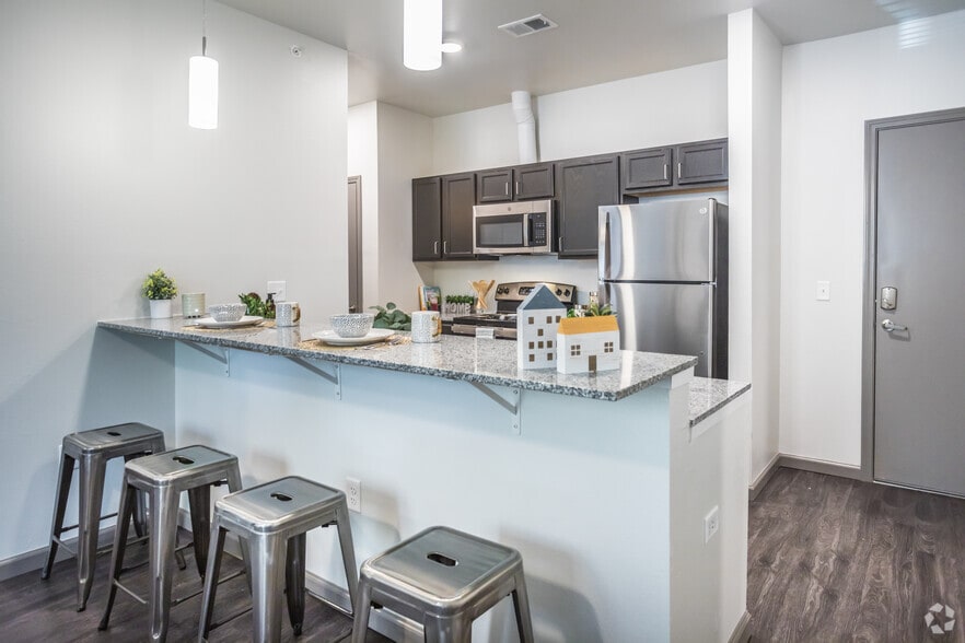 4 BR, 4 BA - 1310 SF - The Annex of Memphis