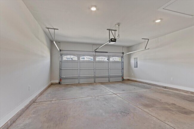 Building Photo - 150 Rugby Dr